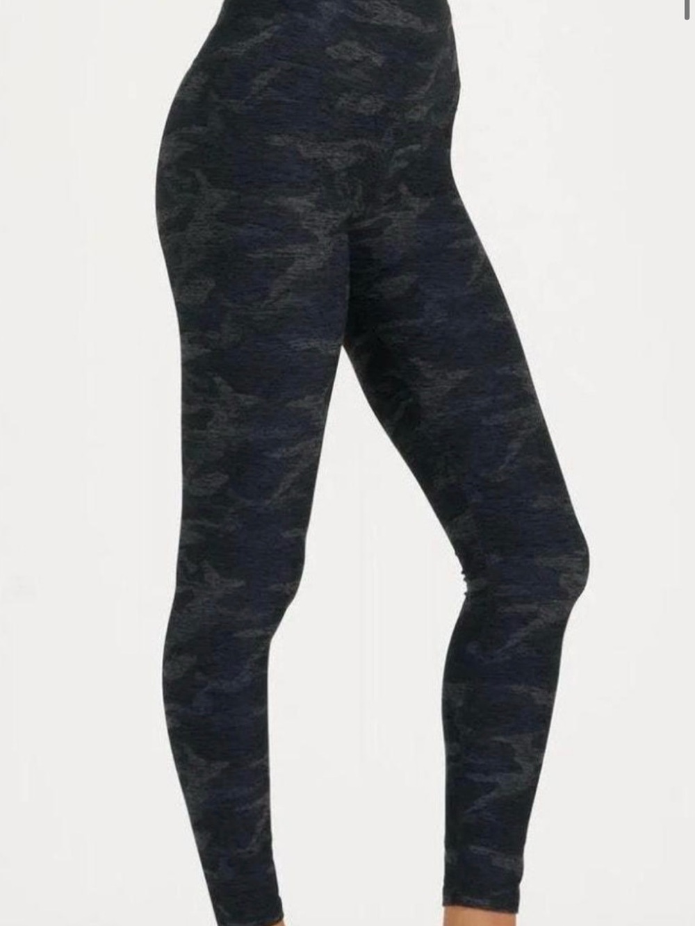 ✨ Vuori Clean Elevation Legging - Size XS - Black & Dark Grey Heathered Camo